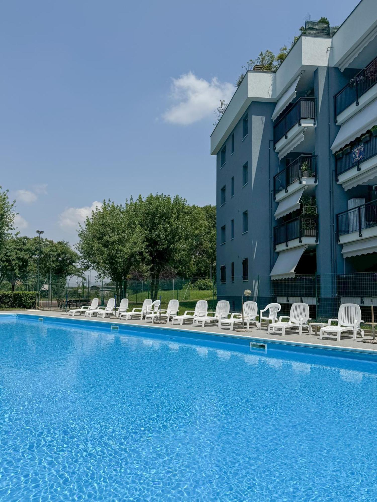 Kandinski Apartment - With Pool 세티모 밀라네세 외부 사진